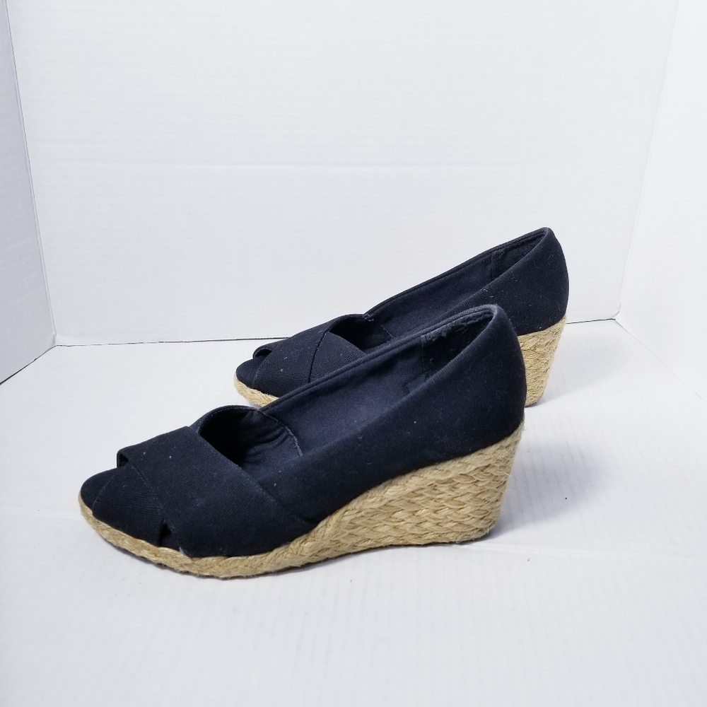 CHAPS OPEN TOE WEDGE ESTIMATED SIZE 6.5